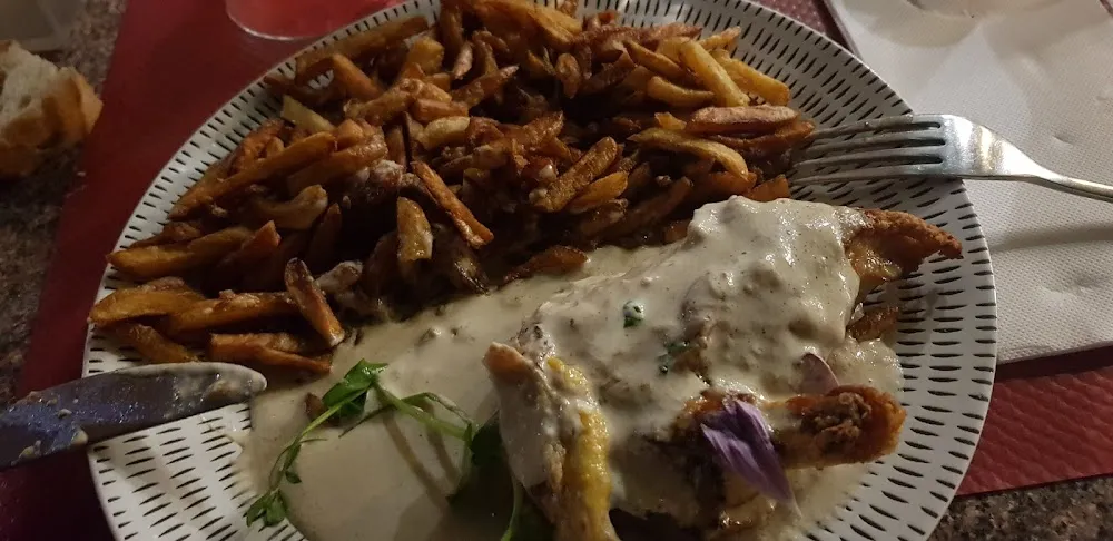 Cuisse de Poulet Avec Sauce Champignon